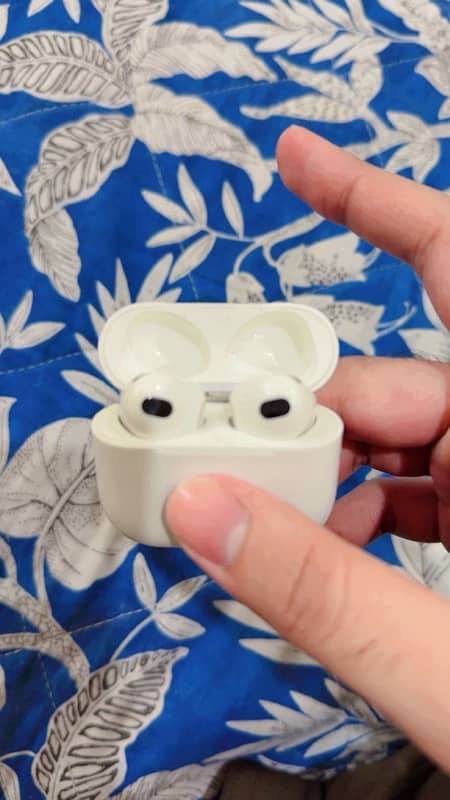 Apple airpods 3rd generation 0