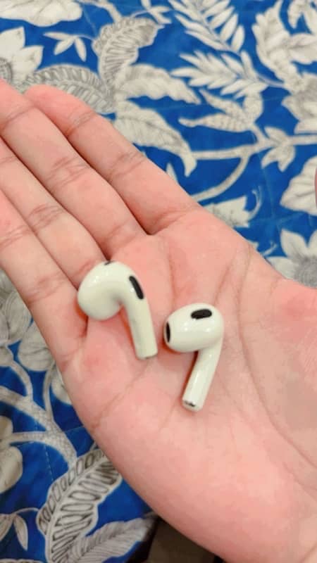 Apple airpods 3rd generation 1