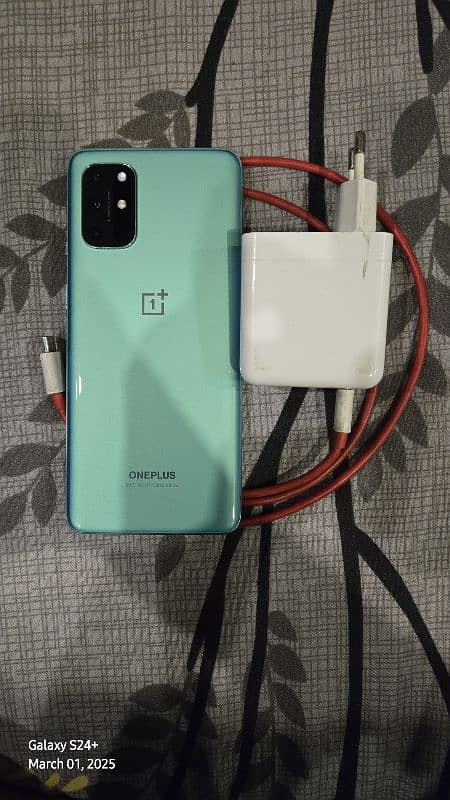 Oneplus 8t 12/256GB with 65 Watt Wrap Charger 0