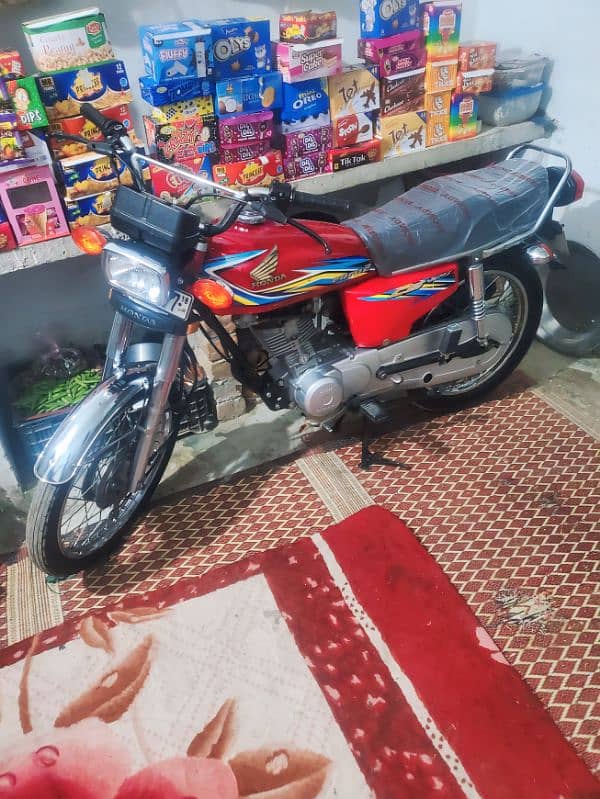 honda 125 for sale very good condation Lahore number 0