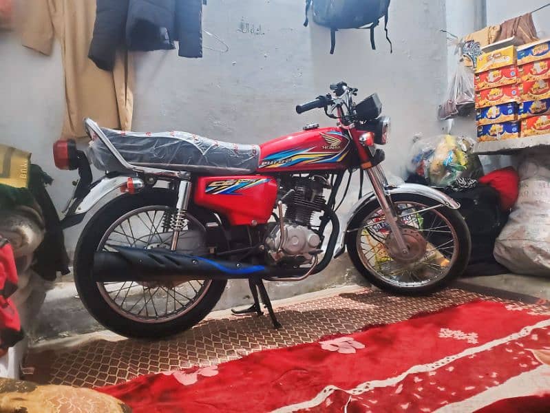 honda 125 for sale very good condation Lahore number 1