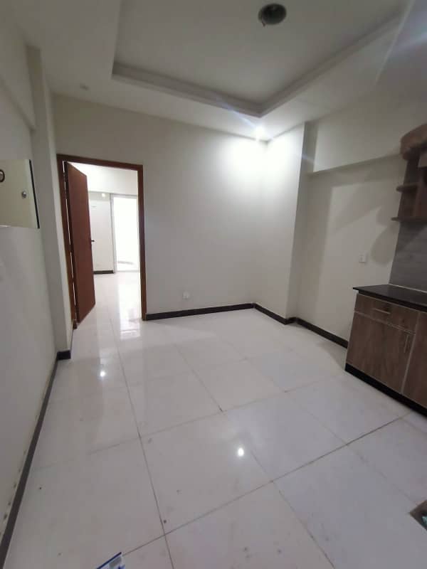 1 bed room unfurnished apartment available for rent in capital residencia 1