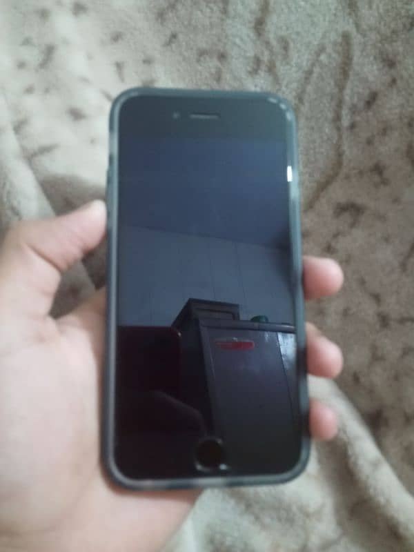iphone 6s and oppo a1k 0