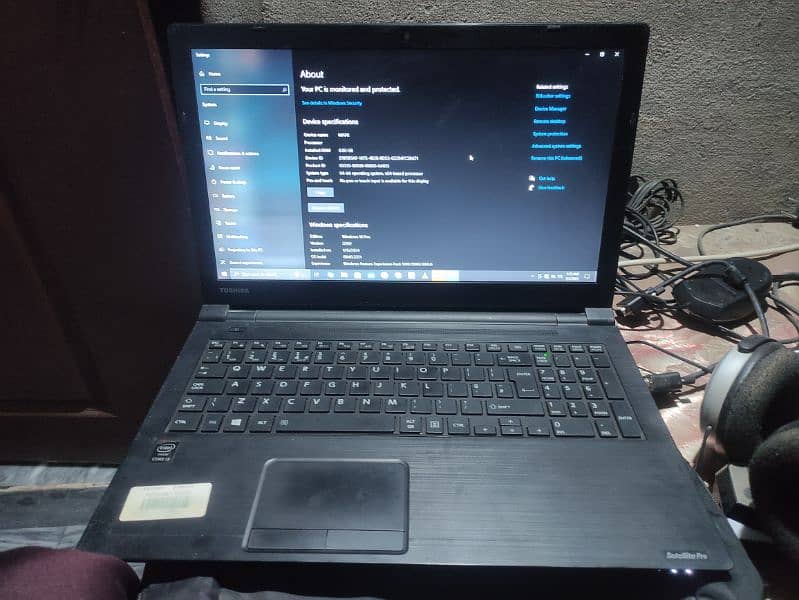 Toshiba i3 5TH GENERATION 1