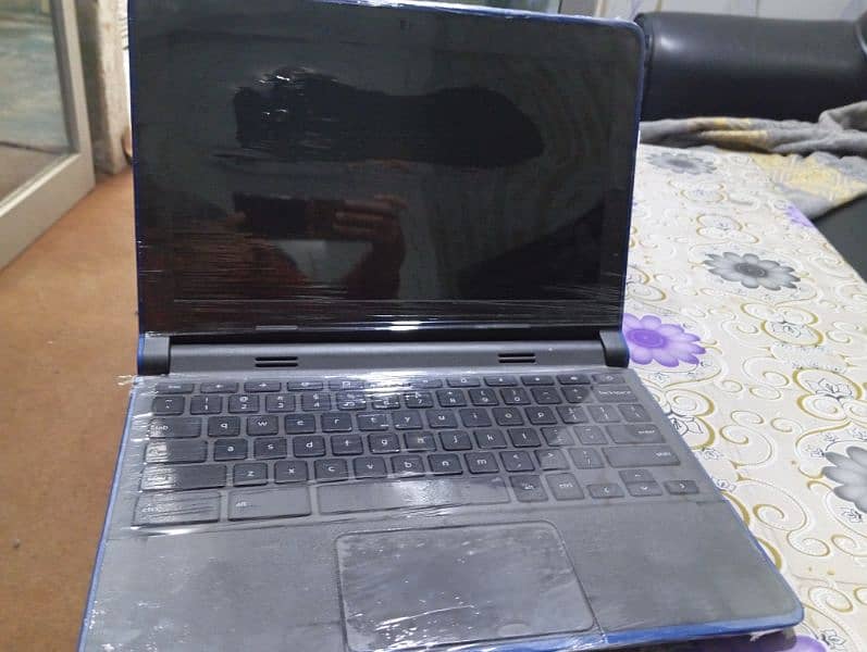 Dell compny ka  laptop  window 10 hui hai 4ram 64Gb original charger 2