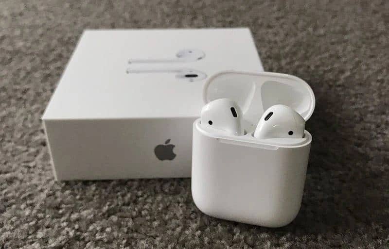 Apple AirPods 1st Generation In-Ear Headsets with Charging Case 1