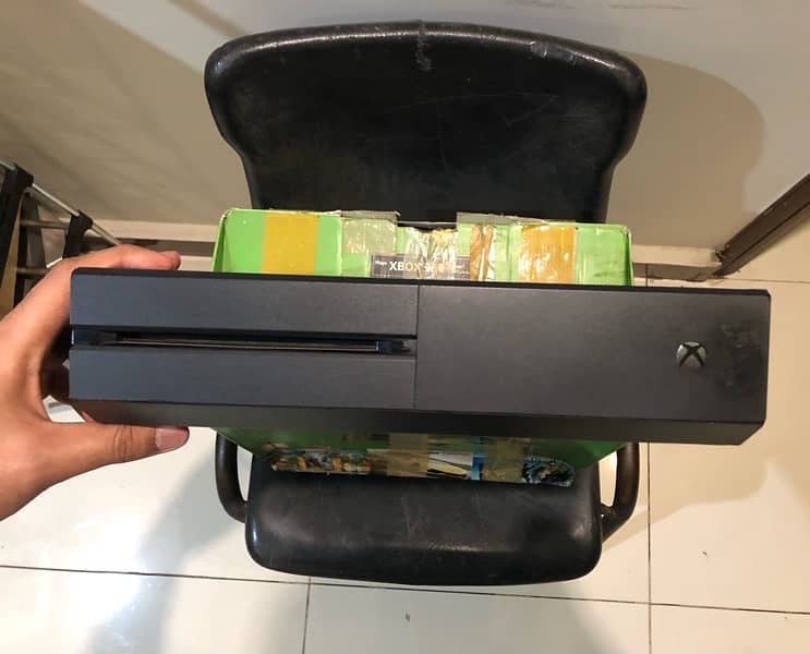 XBOX ONE 1TB (17+ GAMES) 0