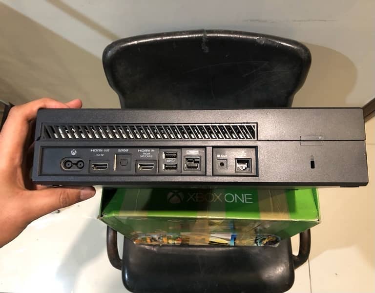 XBOX ONE 1TB (17+ GAMES) 3