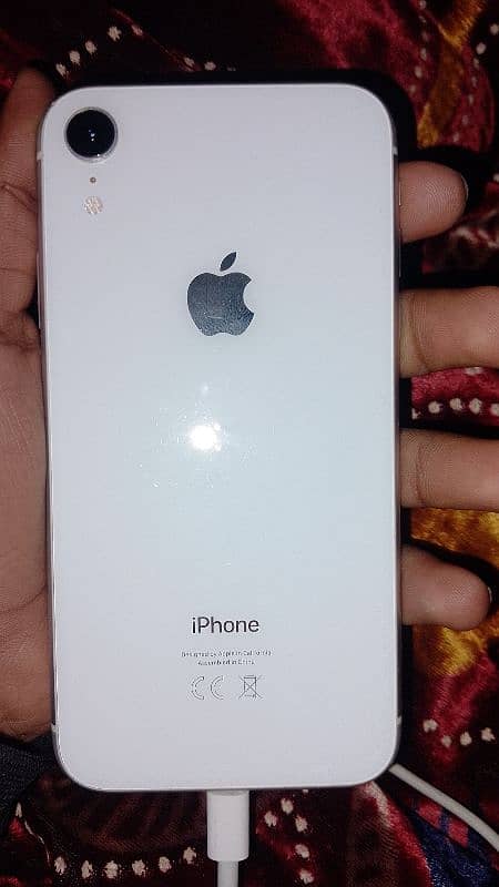 Iphone XR white colour 35000 4