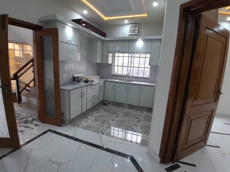 BRAND NEW HOUSE 8 MARLA LOWEST PRICE AVAILABLE FOR SALE IN BAHRIA ORCHARD LAHORE 18