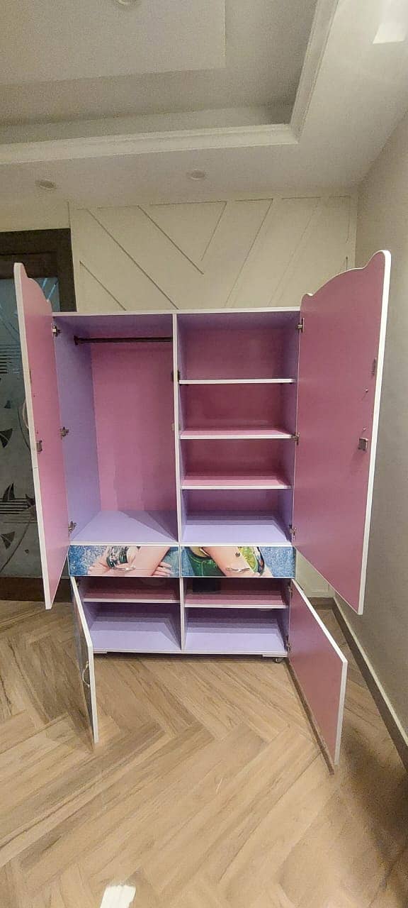 Kids Wardrobe in Excellent Condition (Just like New) 9