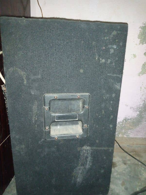 12 inch speaker good condition with MP3 loud and 2