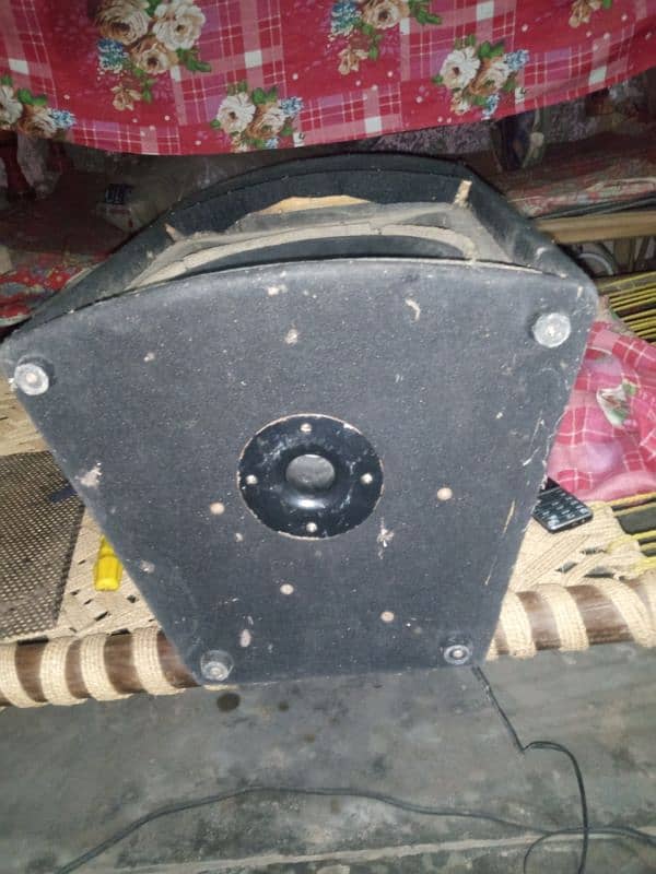 12 inch speaker good condition with MP3 loud and 4