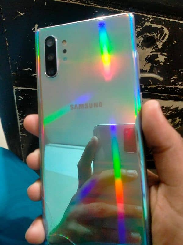 note 10. plus 5g neat and clean back minor crack 4