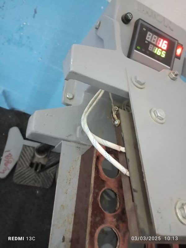 Sealing machine 1