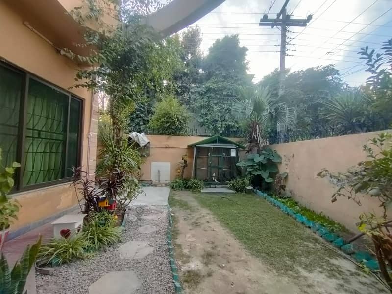 12-Marla + Extra 2-Marla , Corner & Renovated House Available For Sale. 1