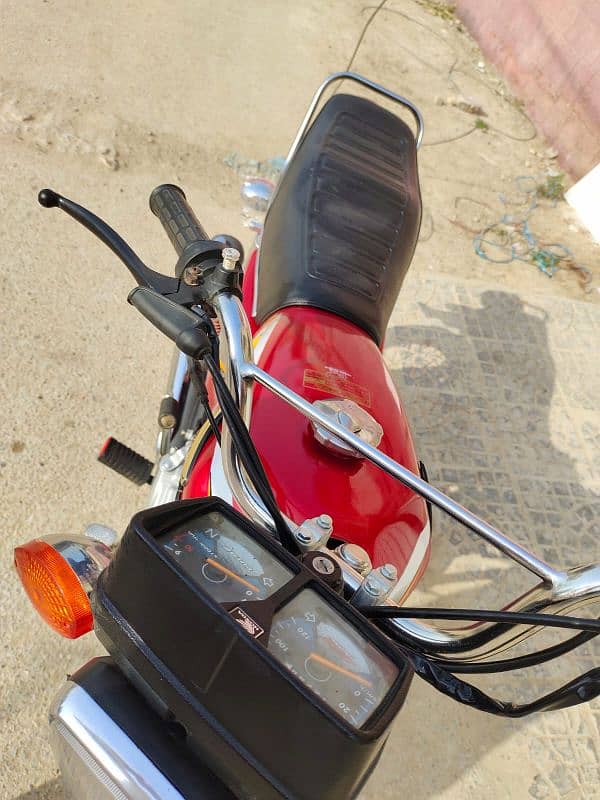 Honda CG 125 2015 model hai 4