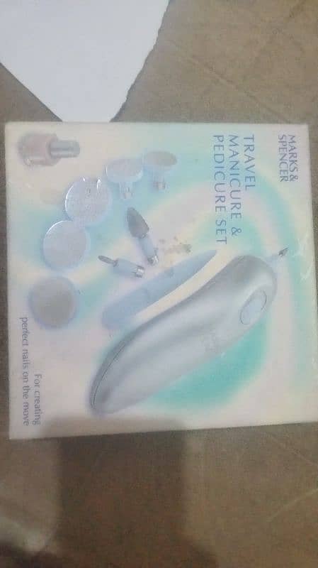 Marks & Spencer travel manicure and pedicure set 3