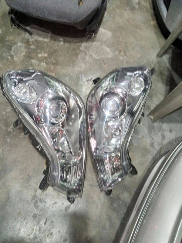 Nissan Wing rood Front Light Hid 0