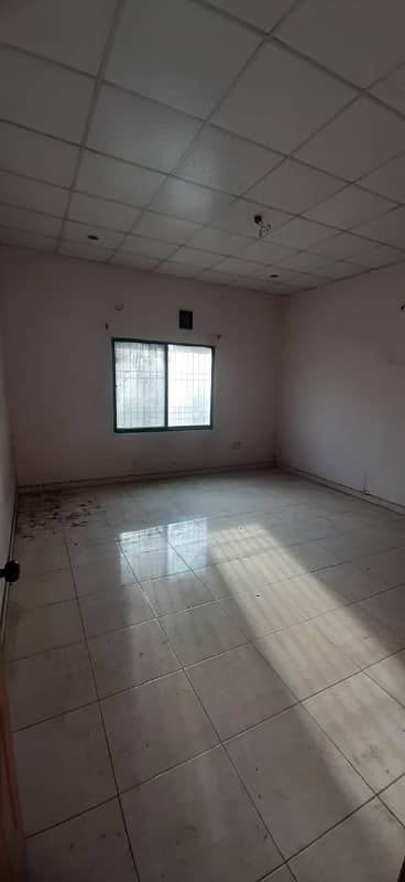 Upper Portion Of 400 Square Yards In Gulshan-e-Iqbal - Block 4A For rent 3