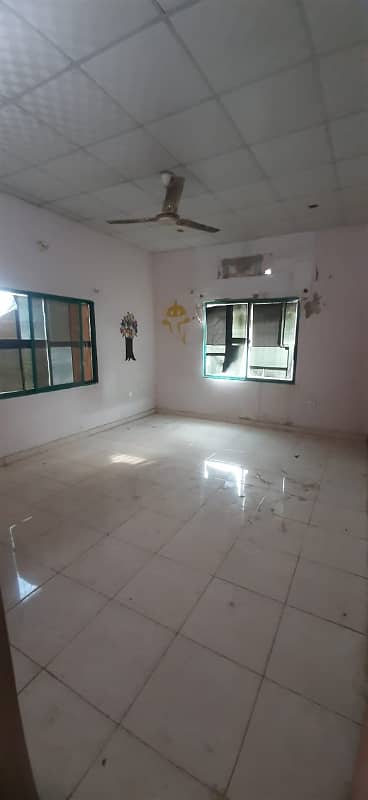 Upper Portion Of 400 Square Yards In Gulshan-e-Iqbal - Block 4A For rent 7