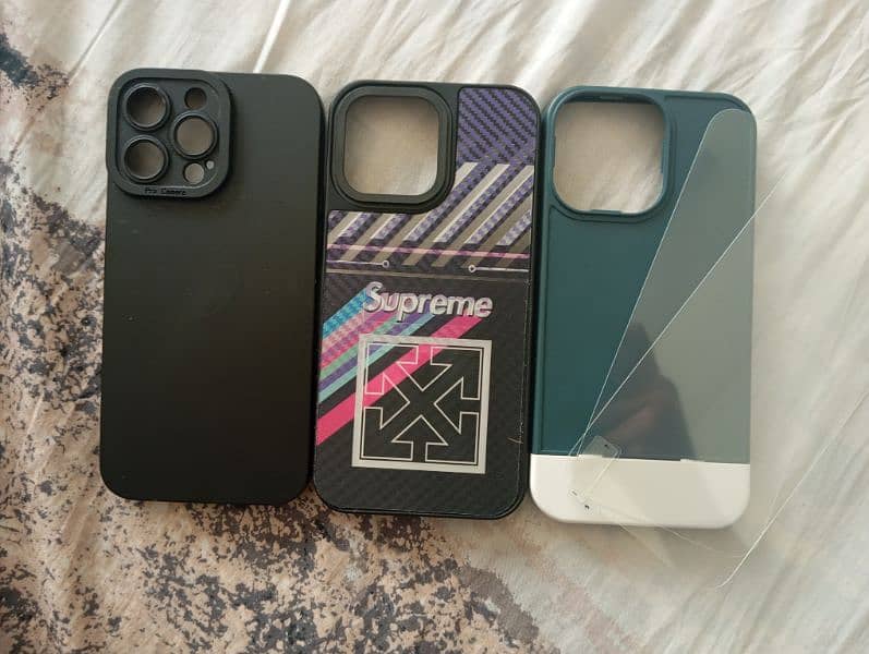 iPhone 14 pro max cases + screen protector ( urgent sale) 0