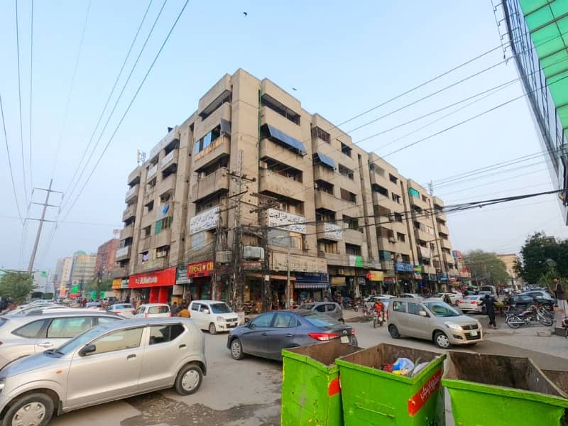 Facing Park 1 Kanal Old House Near Main Boulevard Garden Town Near Barkat Market Garden Town For Sale 0