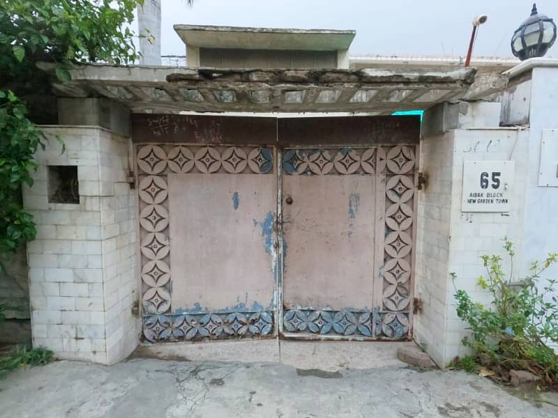 Facing Park 1 Kanal Old House Near Main Boulevard Garden Town Near Barkat Market Garden Town For Sale 9