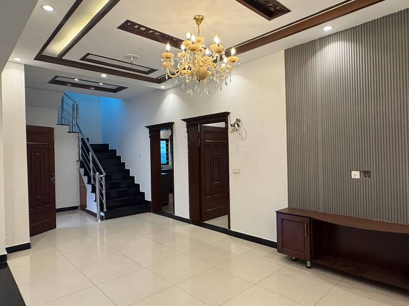 10 Marla Luxury Brand New Upper Portion Available For Rent In Awais Qarni Block Sector C Bahria Town Lahore 4