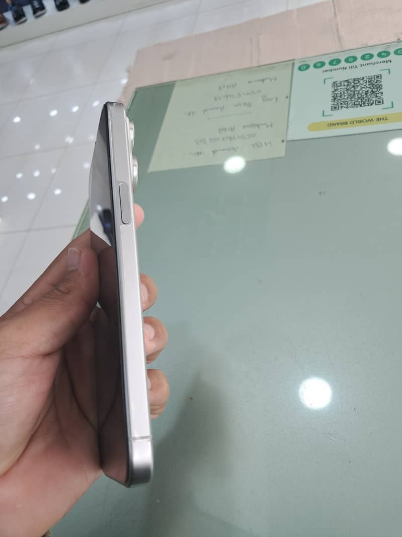 Apple iPhone 15 Pro Max 256 gb white titenium 5