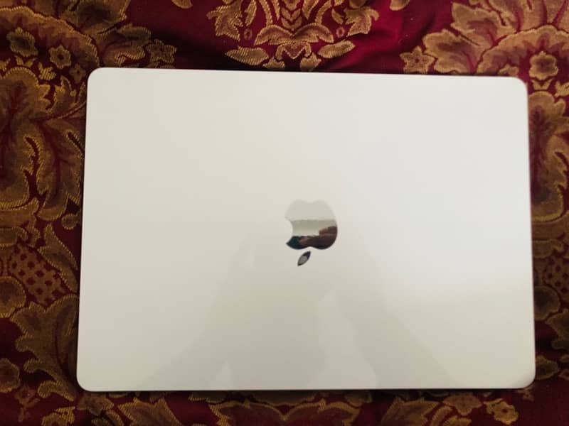 Apple Macbook Air M2 Brand new conditon 1