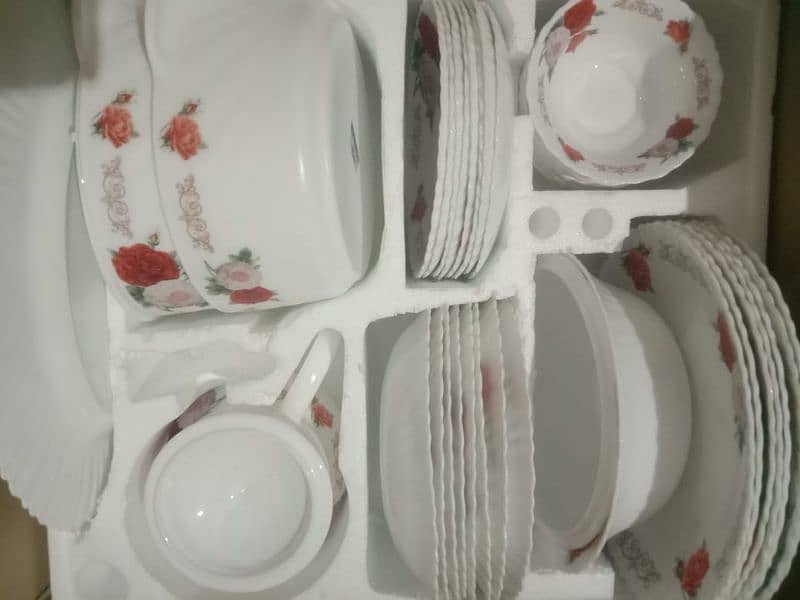 dinner set . my contact num 03162863128 1