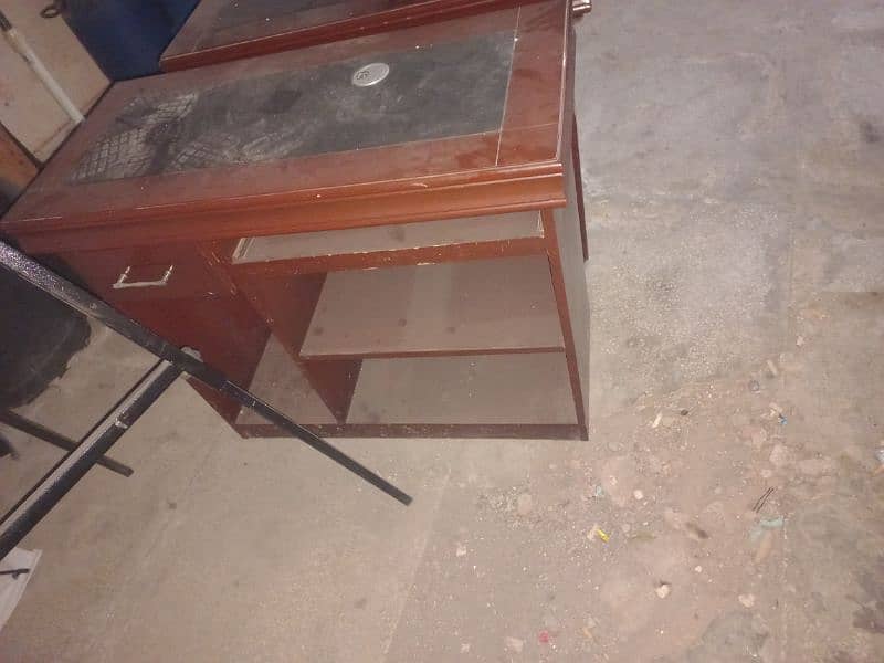 OFFICE TABLES LIKE NEW URGENT SALE 3