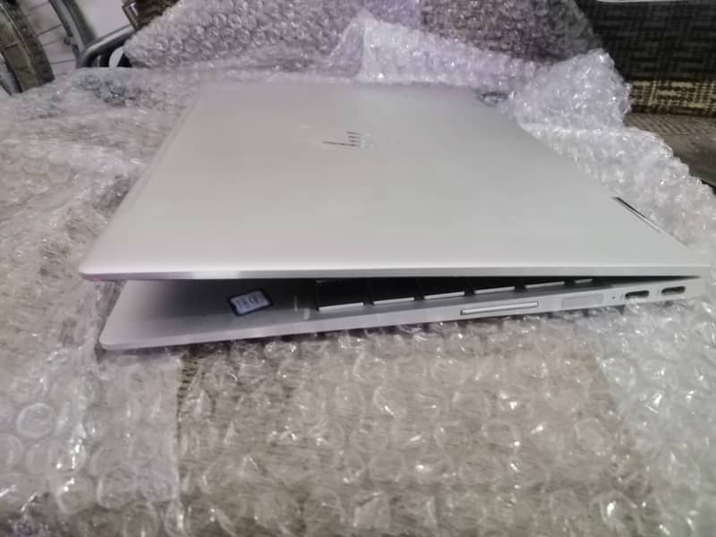 HP Spectre Series Core i5 8th Gen 1