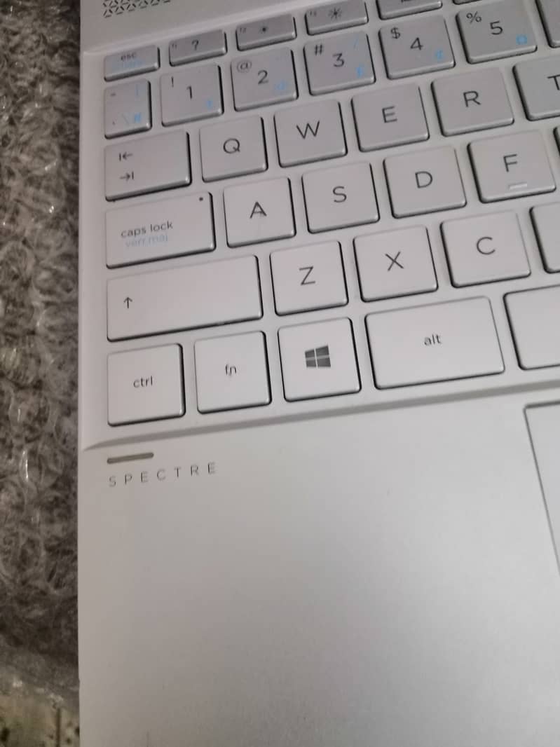 HP Spectre Series Core i5 8th Gen 3