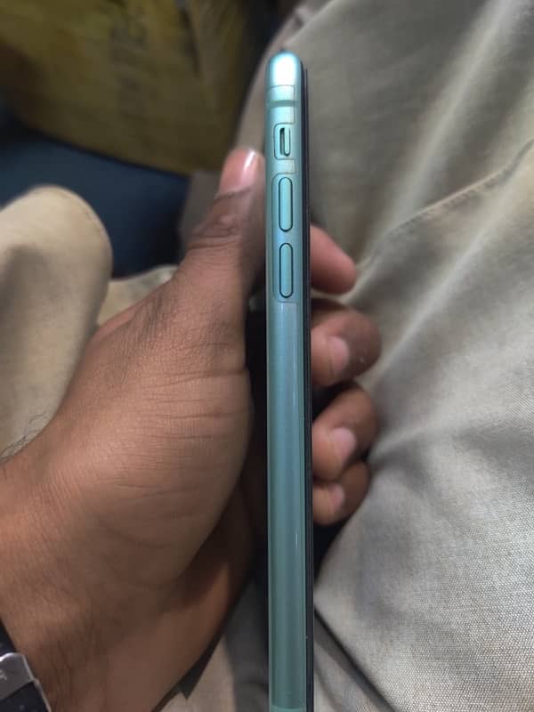 iPhone 11 jv 128gb condition 10/10 1