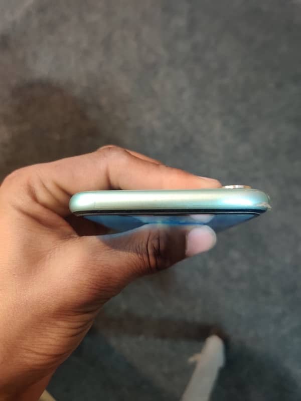 iPhone 11 jv 128gb condition 10/10 2