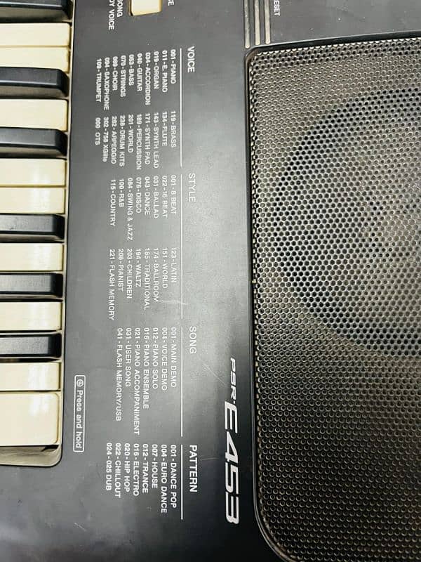 Yamaha PSR E453 1