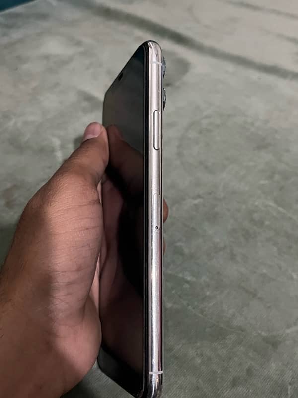 Iphone 11 pro max PTA 3