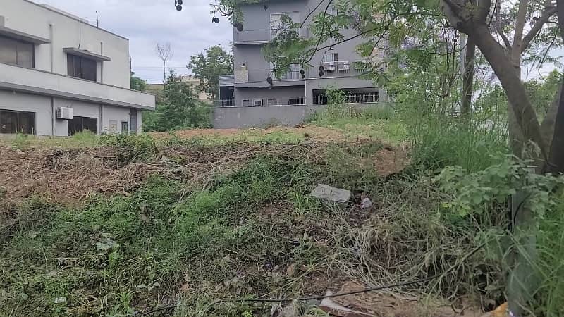 Corner 28 Marla Level and Solid Land Plot for sale. Dem 3.70 Crore Negotiable 0