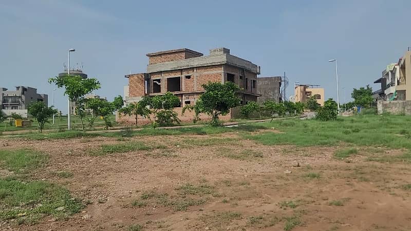 Corner 28 Marla Level and Solid Land Plot for sale. Dem 3.70 Crore Negotiable 1