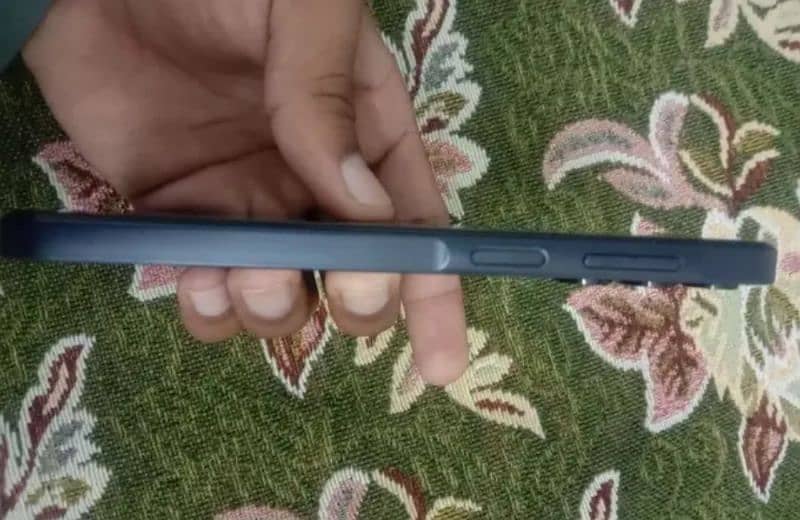 koi b fault nhi h bs mobile change krna h is lye sale kr rha hu 3