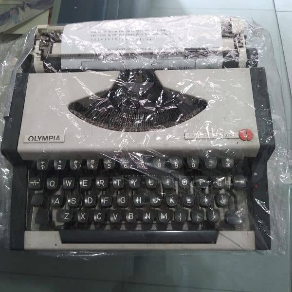 OLYMPIA Typewriter 1
