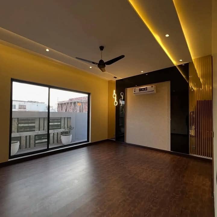 Luxury 10 marla house for sale in Top City 8