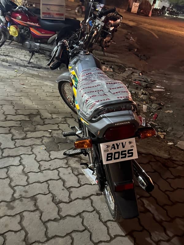 Honda cd 70 dream silver colour new bike 2