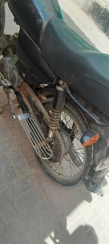 Honda CD 70 2004 Model Karachi Registered. . . 5