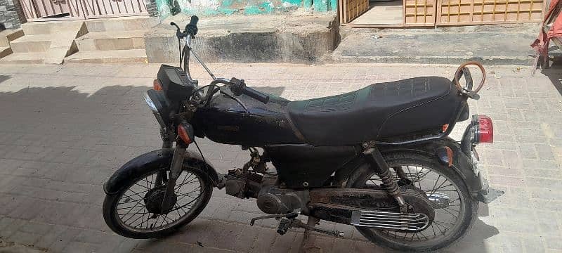 Honda CD 70 2004 Model Karachi Registered. . . 8