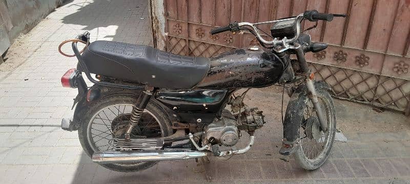 Honda CD 70 2004 Model Karachi Registered. . . 9