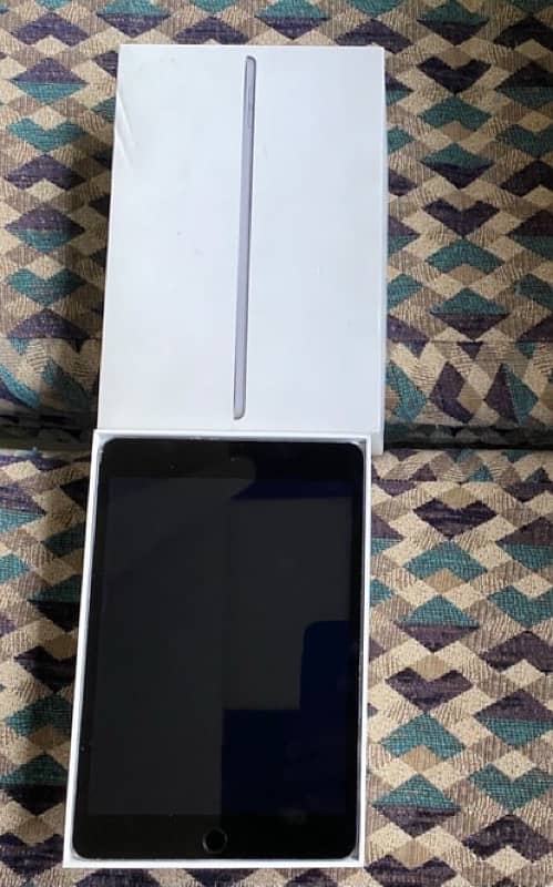 i pad mini 5 64 gb with box all ok 0