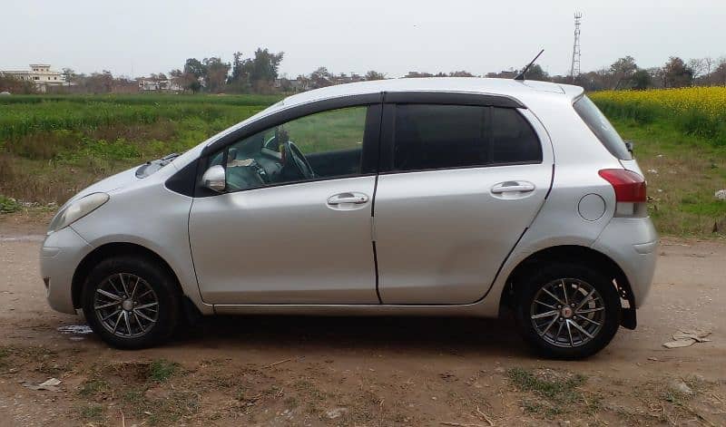 Toyota Vitz 2010/2013 3